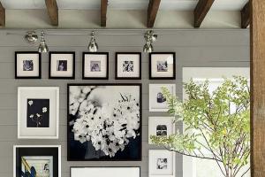 Designer tips on how to hang photos beautifully How to arrange photo frames of different sizes